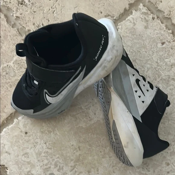 Nike Sonic Fly Black and White Athletic Shoes - Picture 1 of 5